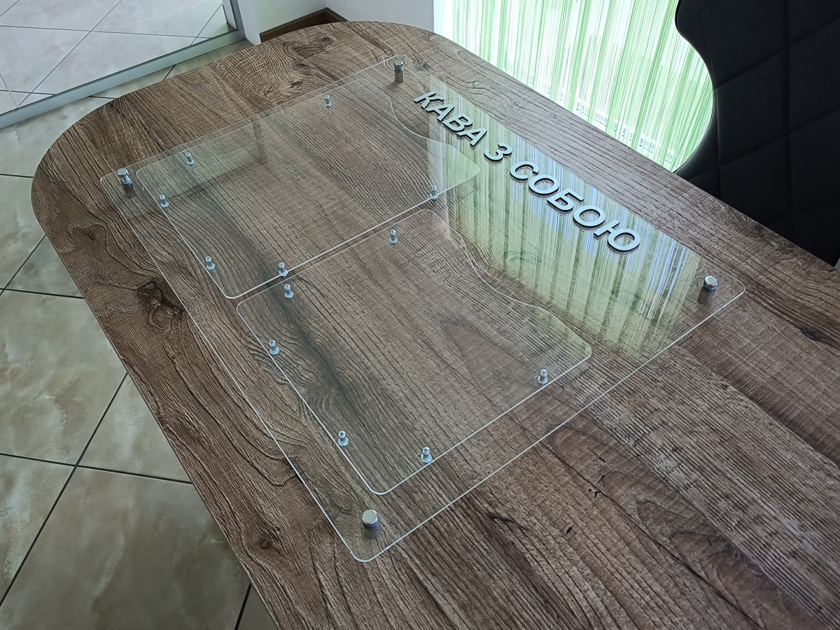 Tablica z pleksi na 2 kieszenie 550x430 mm — punkty mocowania na płycie