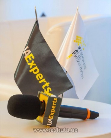 Kostka (nakładka) na mikrofon z logo przestrzenne