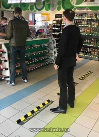 Naklejka na podłogę z cięciem kształtowym, druk 1440 dpi