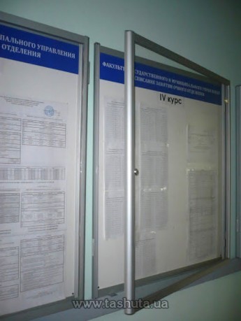 Gablota informacyjna ze szkłem i zamkiem, 420x600 mm