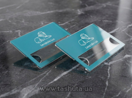 Пластиковый бейдж с полноцветной печатью,  70х35 мм