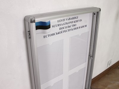 Информационные стенды со стеклом и замком, 420х600 мм