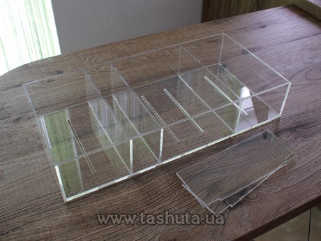Pudełko akrylowe na towary ze zdejmowanymi przegródkami 220x420mm