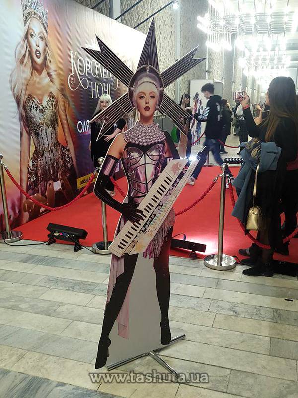 Single-Sided Life-Size Cut-Out on Chrome Leg