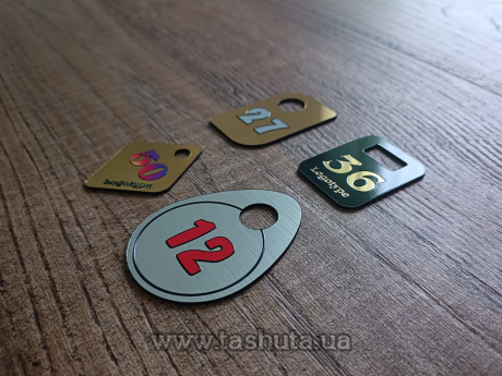 Номерок пластиковый для ключей 60х60 мм, односторонний