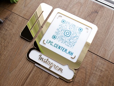 Инстаграм-визитка с QR кодом из оргстекла на стол 200х250мм золото или серебро