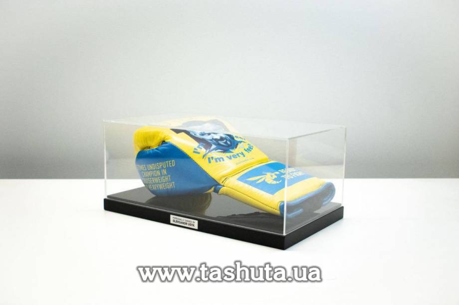 Protective Cover on Wooden Base 200x200x200