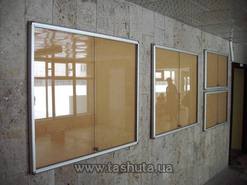 Lockable Display Case, 420x600mm