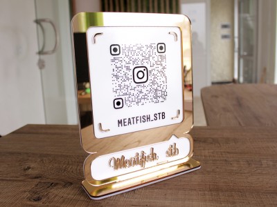 Инстаграм-визитка с QR кодом из оргстекла на стол 200х250мм золото или серебро