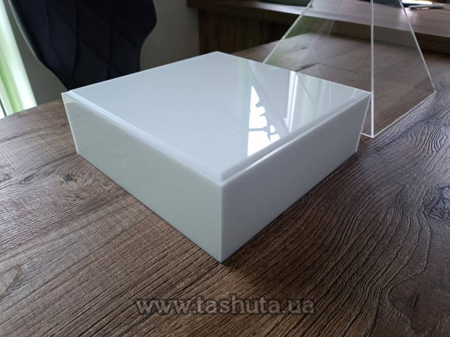"Pyramid" Illuminated Cover 250x250x350mm