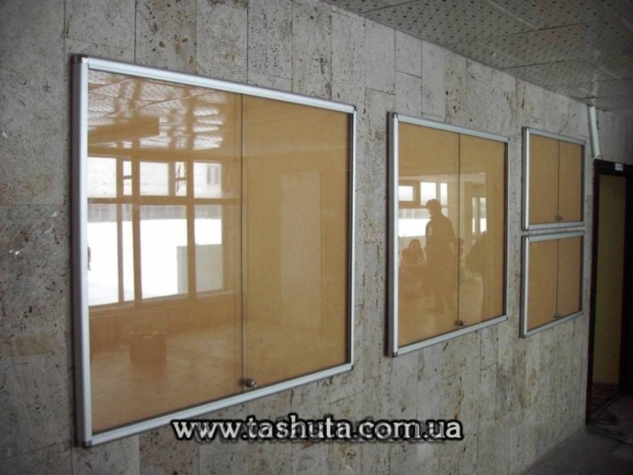 Lockable Display Case, 1000x1200mm