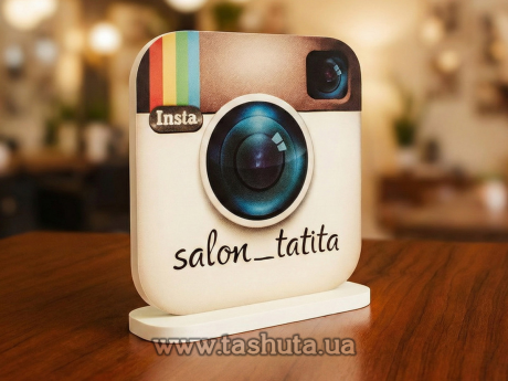 Пластиковая табличка на стол Т-образная 210х216х40 мм