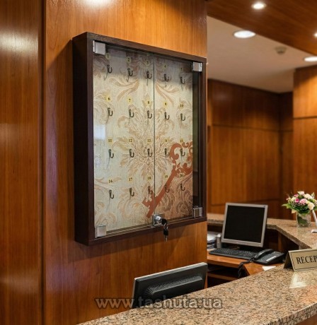 Szafka naścienna na klucze do hotelu na 32 klucze, 670x560 mm