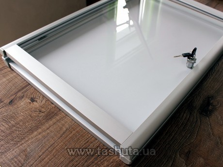 Gablota informacyjna ze szkłem i zamkiem, 600x800 mm