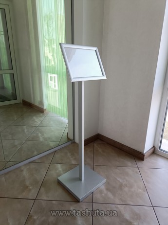 Podłogowy stojak informacyjny pochylony A3 (297x420mm)