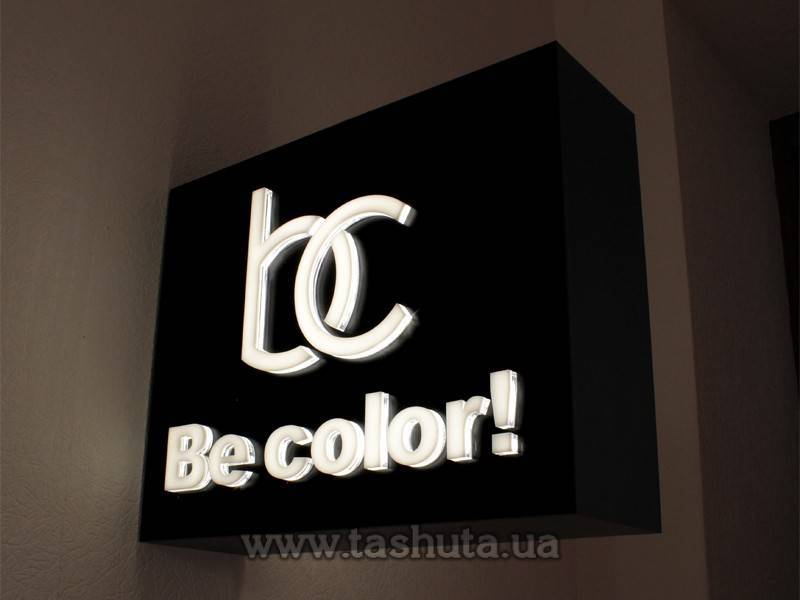 Single-Sided Projecting Light Box with Applied Letters