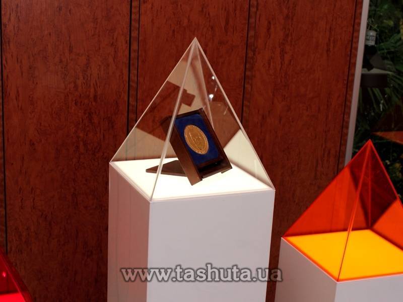 "Pyramid" Illuminated Cover 250x250x350mm