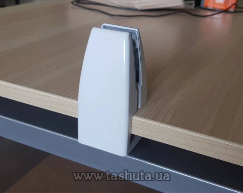 Checkout Protective Partition 1500x680mm with Window on Clamp Fixings