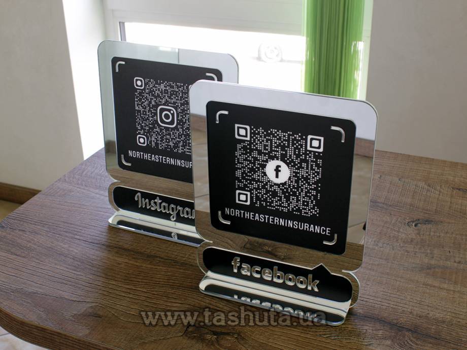 Табличка с QR кодом Facebook на стол 200х250мм