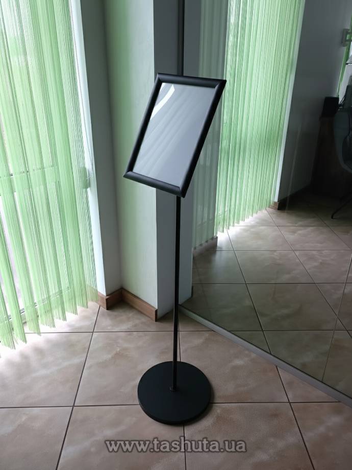 Inclined A4 Snap Frame Information Stand, White/Black