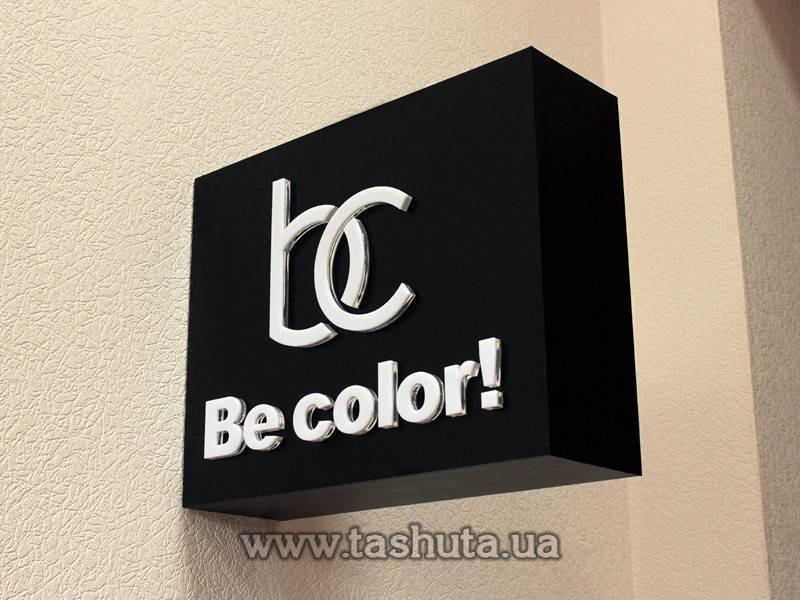 Single-Sided Projecting Light Box with Applied Letters