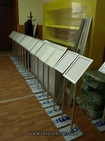 Podłogowy stojak informacyjny pochylony A3 (297x420mm)