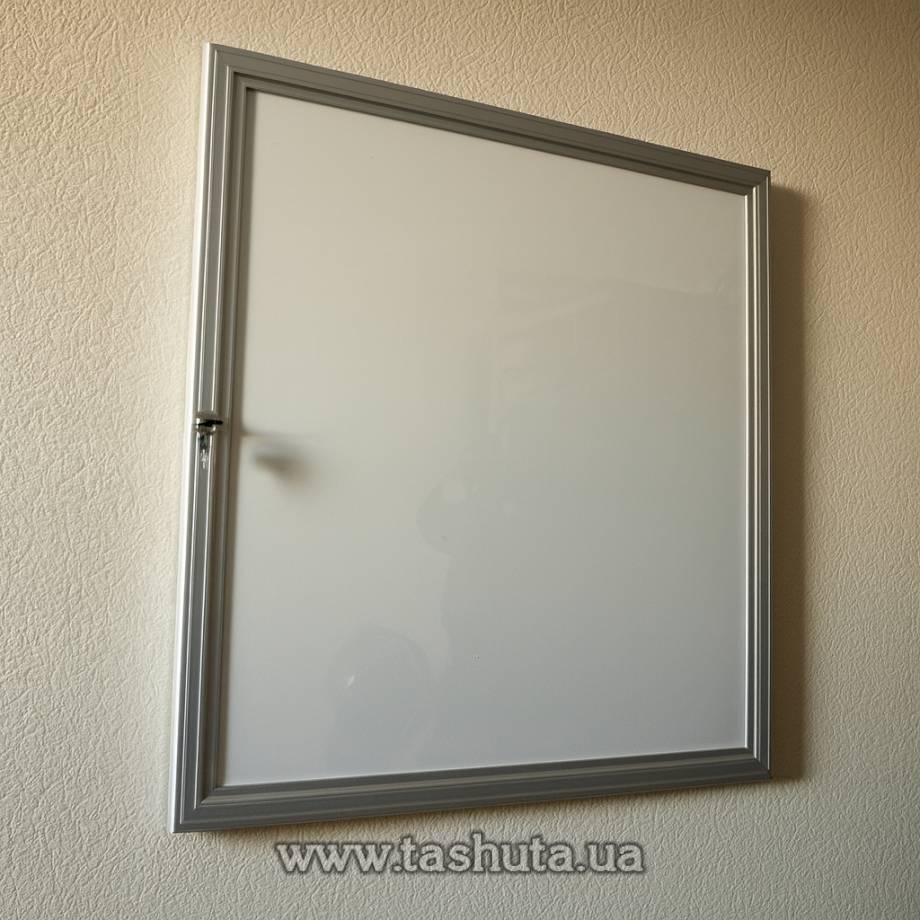 Wall-Mounted Lockable Display Case with Doors, 500x700mm