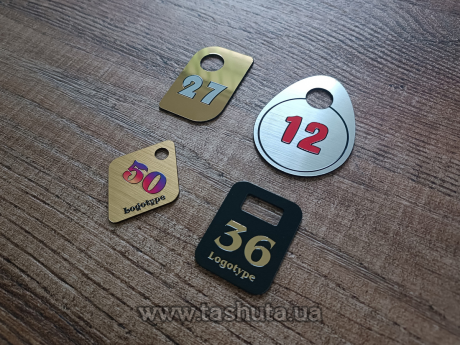 Номерок пластиковый в гардероб 35х65 мм, двухсторонний