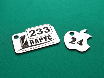 Номерок для шкафчиков фигурный 80х80 мм, двухсторонний