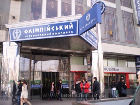 Вивіска світлова композитна з накладними акриловими буквами