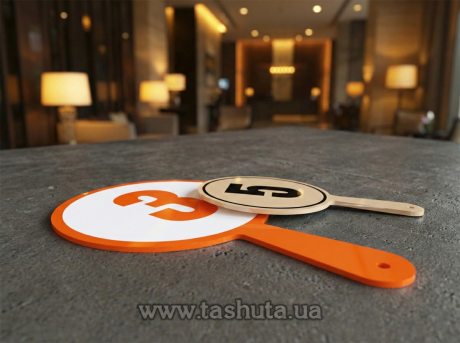 Табличка с ручкой из цветного акрила, 210х340 мм