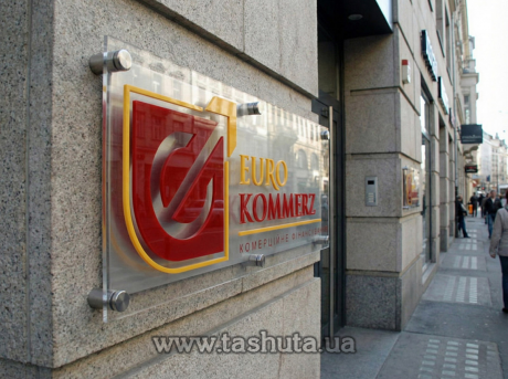 Фасадная табличка  на прозрачном акриле с объемными элементами, за кв.м