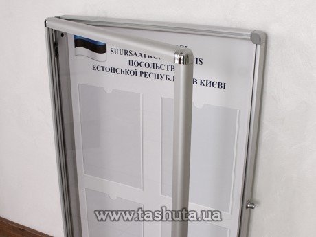 Gabloty informacyjne ze szkłem i zamkiem, 600x800 mm