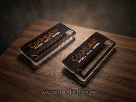 Пластиковый бейдж с полноцветной печатью,   65х35 мм