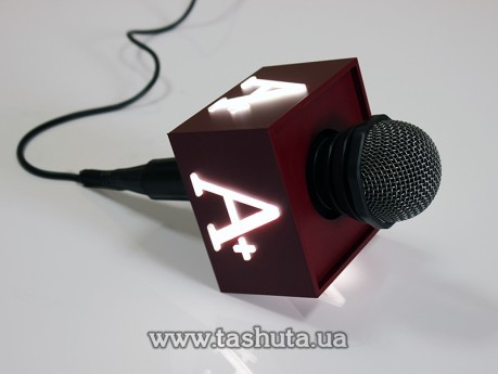 Podświetlana kostka (nakładka) na mikrofon z logo przestrzennym