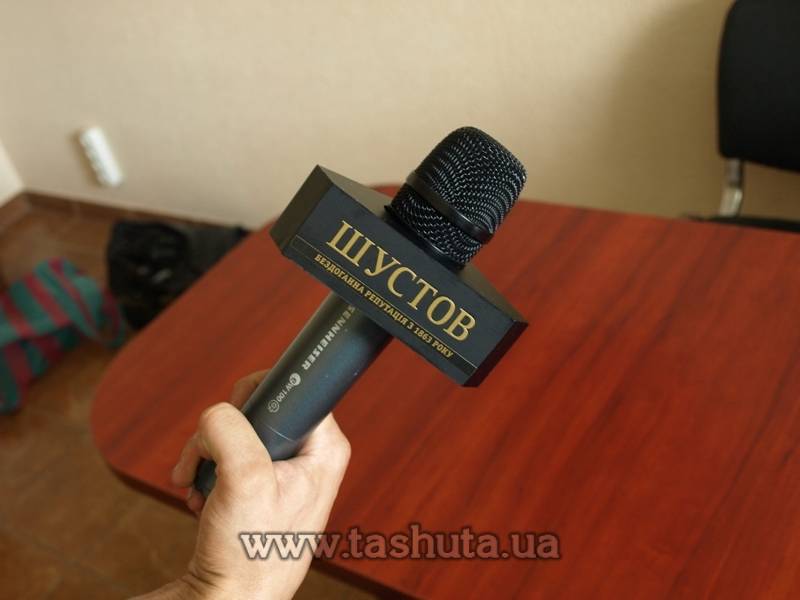 Triangular Microphone Flag with Logo