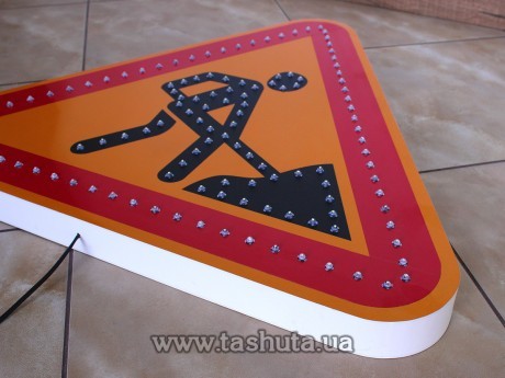 Znak drogowy LED „Roboty drogowe” 700x700 mm