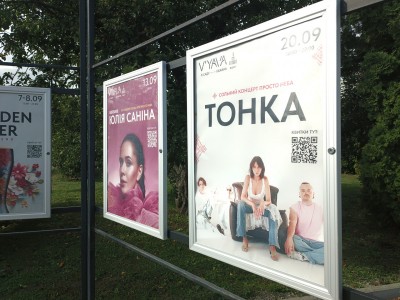 Стенд-витрина с дверцами и замком настенная, 420х600 мм