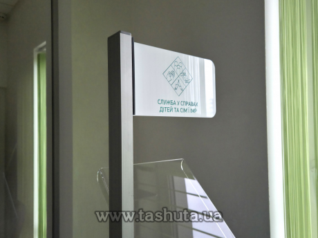 Стойка для полиграфии &quot;Зиг-заг&quot; на 6 карманов А4 с шапкой для логотипа