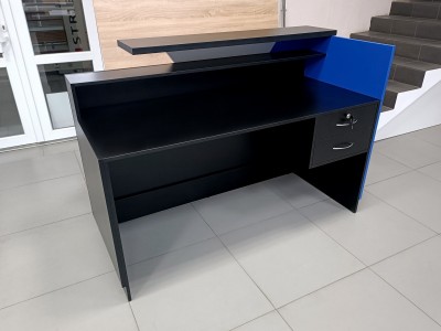 Front Desk with Acrylic Insert, 160x110x70cm