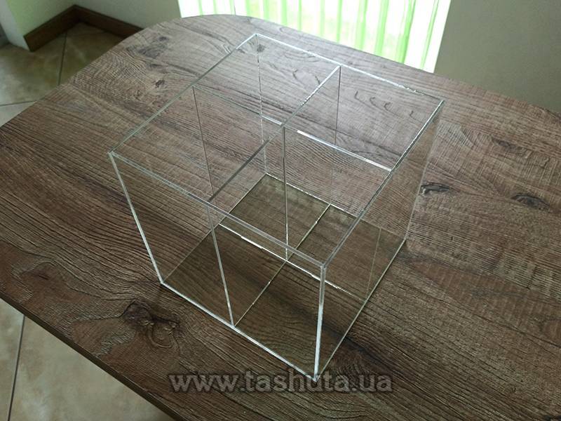 Acrylic Box 200x200x200mm, 4 Sections
