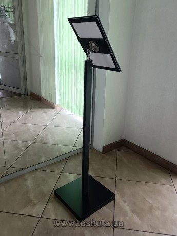 Podłogowy stojak informacyjny pochylony A3 (297x420mm)
