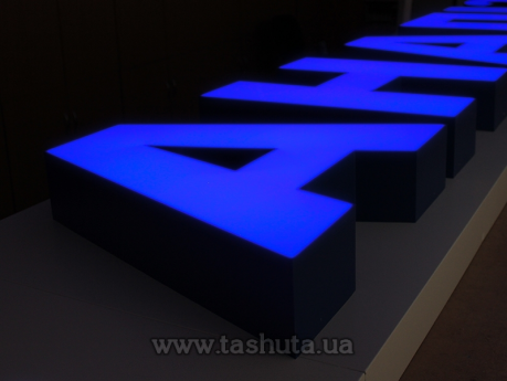 Объемные буквы с подсветкой, лицо из цветного акрила, h-250мм