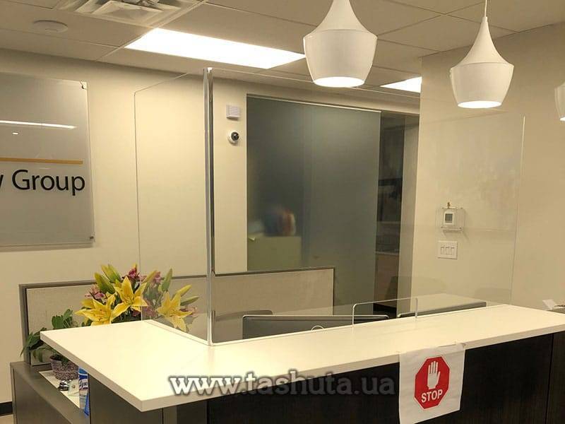 Corner Protective Barrier Screen for Shops, Supermarkets, Banks, Petrol Stations 900x760mm
