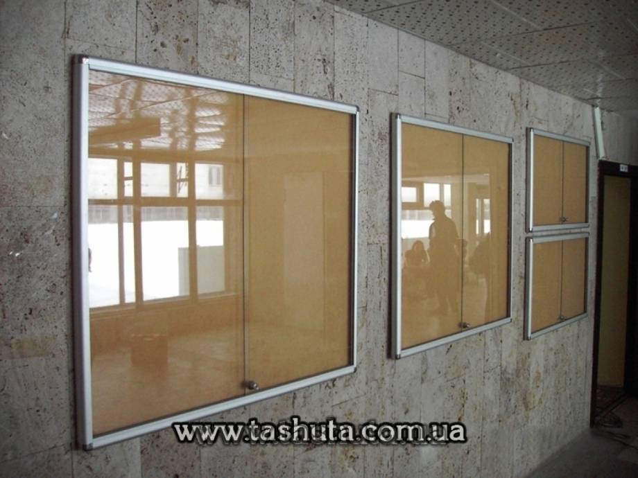 Lockable Display Case, 800x1200mm