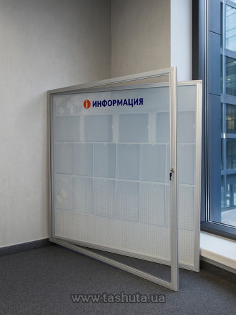 Стенд-витрина с дверцами и замком настенная, 800х1200 мм