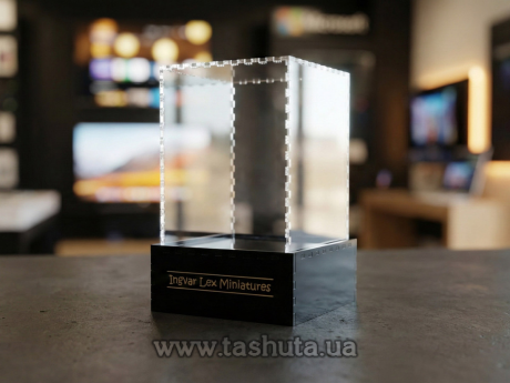 Прозрачная колба 10х15х10см на шипах с подставкой