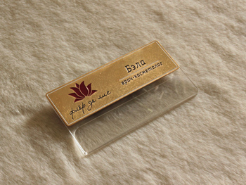 металлические бейджи с окошком