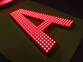 Буквы с открытыми диодами