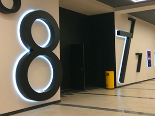 Контражурная подсветка букв